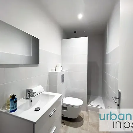 Urban Flat 168 - Spacious 1-bedroom In Appartamento *
