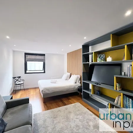 Urban Flat 168 - Spacious 1-bedroom In Appartamento